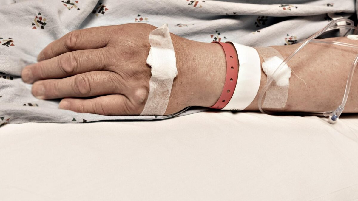 L’incubo d’una paziente abbandonata nell’ospedale rovinato da Speranza