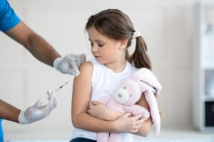 «Lancet» smonta le punture ai bimbi