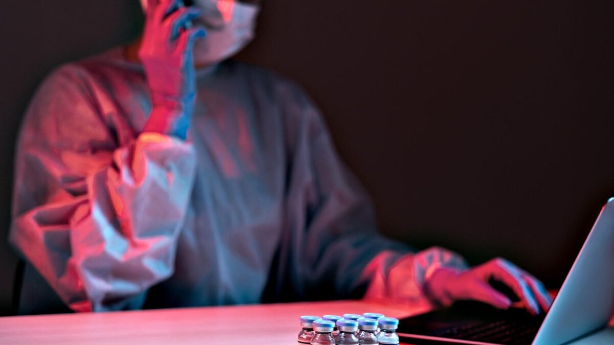 «Sentenza disciplinare taroccata per punire il medico incerto sui sieri»