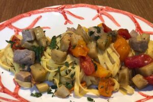 Cuciniamo insieme: tagliatelle di Campofilone con tonno e melanzane