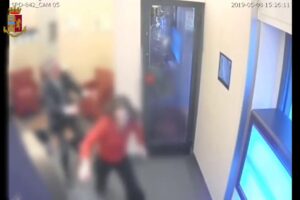 Milano: Polizia arresta tre uomini per rapine in gioiellerie del centro