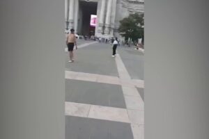 Rissa fra nordafricani davanti alla Stazione Centrale di Milano