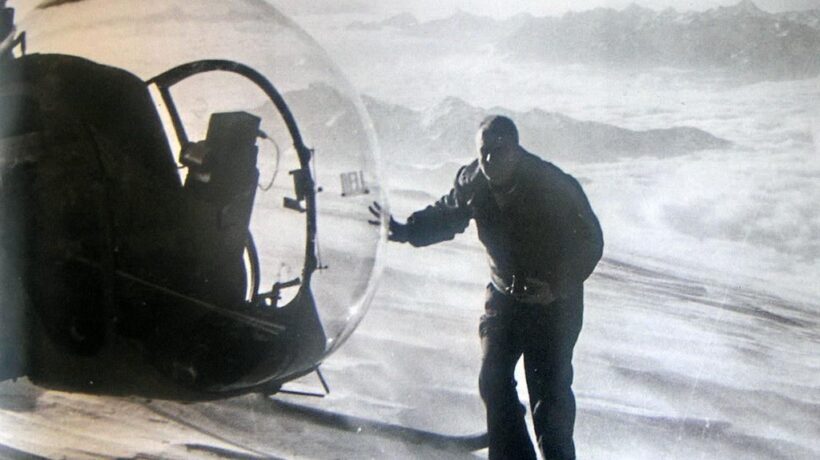 Jean Moine sulla Cima del Monte Bianco con il Bell 47 il 6 giugno 1955 (André Contamine)