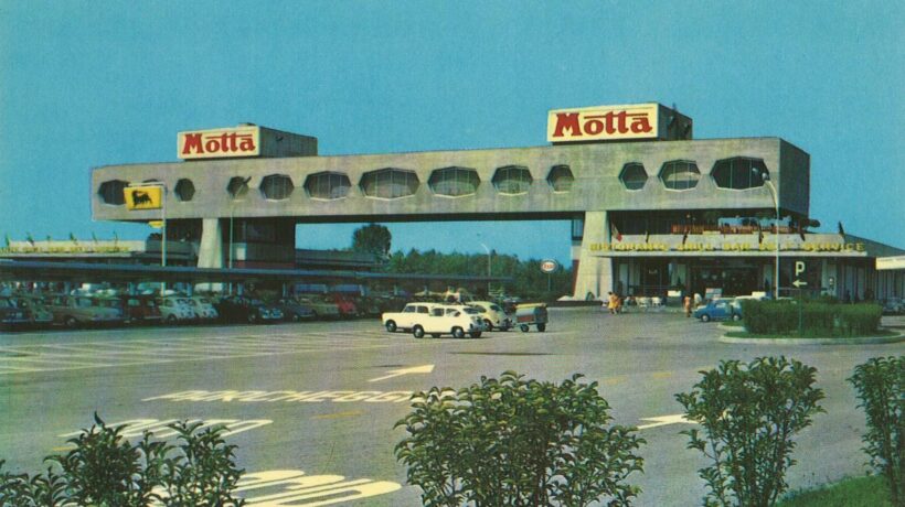 Il futuristico Motta grill di Limena (Padova) lungo la Milano-Venezia (archivio Autogrill)