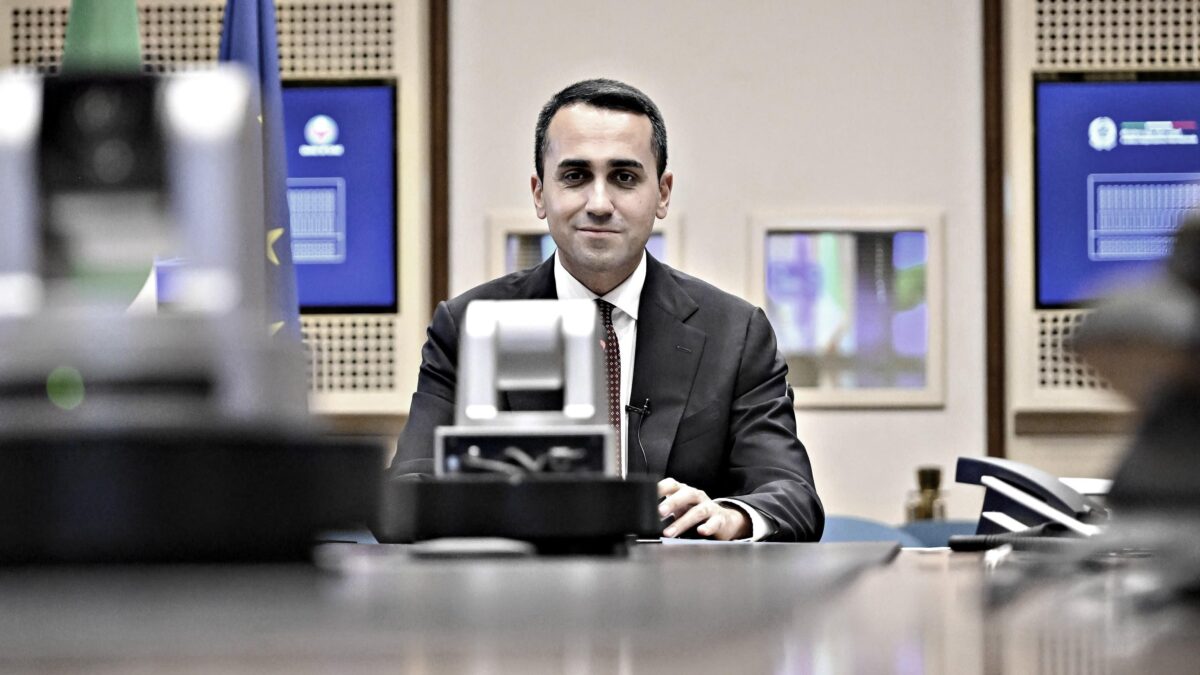 Grillini spappolati sul ritiro dei ministri. Intanto altri 20 bussano a Di Maio