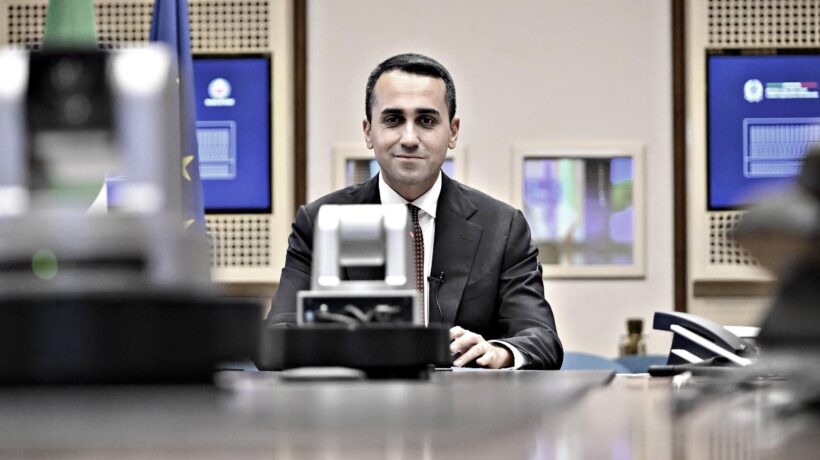 Grillini spappolati sul ritiro dei ministri. Intanto altri 20 bussano a Di Maio