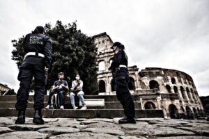 Arresto per i positivi senza la mascherina