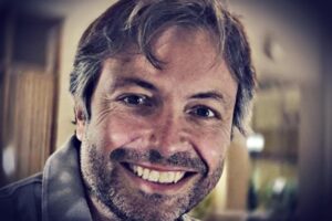 Costantino scarcerato dopo 16 mesi. Ma gli Emirati continuano coi ricatti