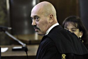 Eni, al «Corriere» piace il processo infinito