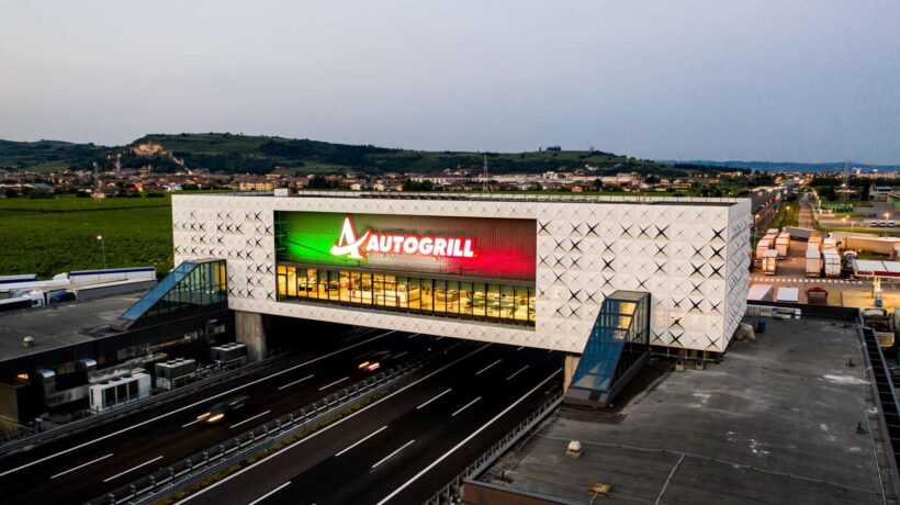 Il nuovissimo Autogrill dell'area di servizio Scaligera nei pressi di Verona (archivio Autogrill)