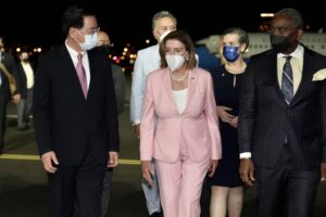 Pelosi atterra a Taiwan e la tensione schizza