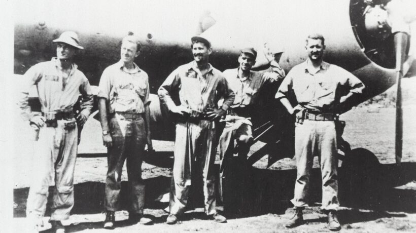 Piloti della Cactus Air Force sull'aeroporto di Guadalcanal (National Archives)