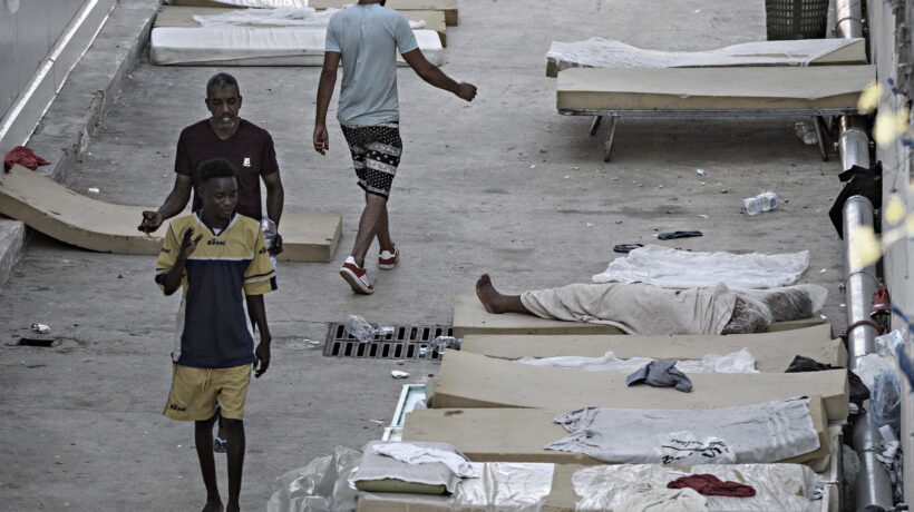 Sugli sbarchi siamo al liberi tutti. Ora Lampedusa è fuori controllo