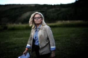 Con la sconfitta horror della Cheney la vendetta di Trump si è compiuta