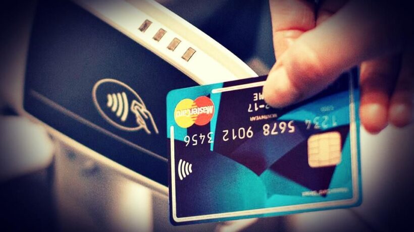 La crisi dei microchip mette a rischio pure i bancomat e le carte di identità