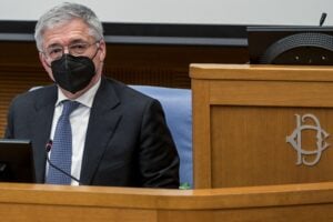 Moody’s tocca un nervo scoperto: la pioggia di bonus è un boomerang