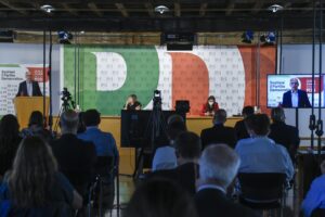 Pd, la notte dei lunghi coltelli (e della coperta cortissima)