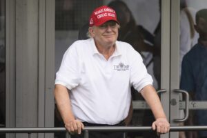Cresce la spaccatura tra istituzioni e gli «esclusi» fedeli a The Donald
