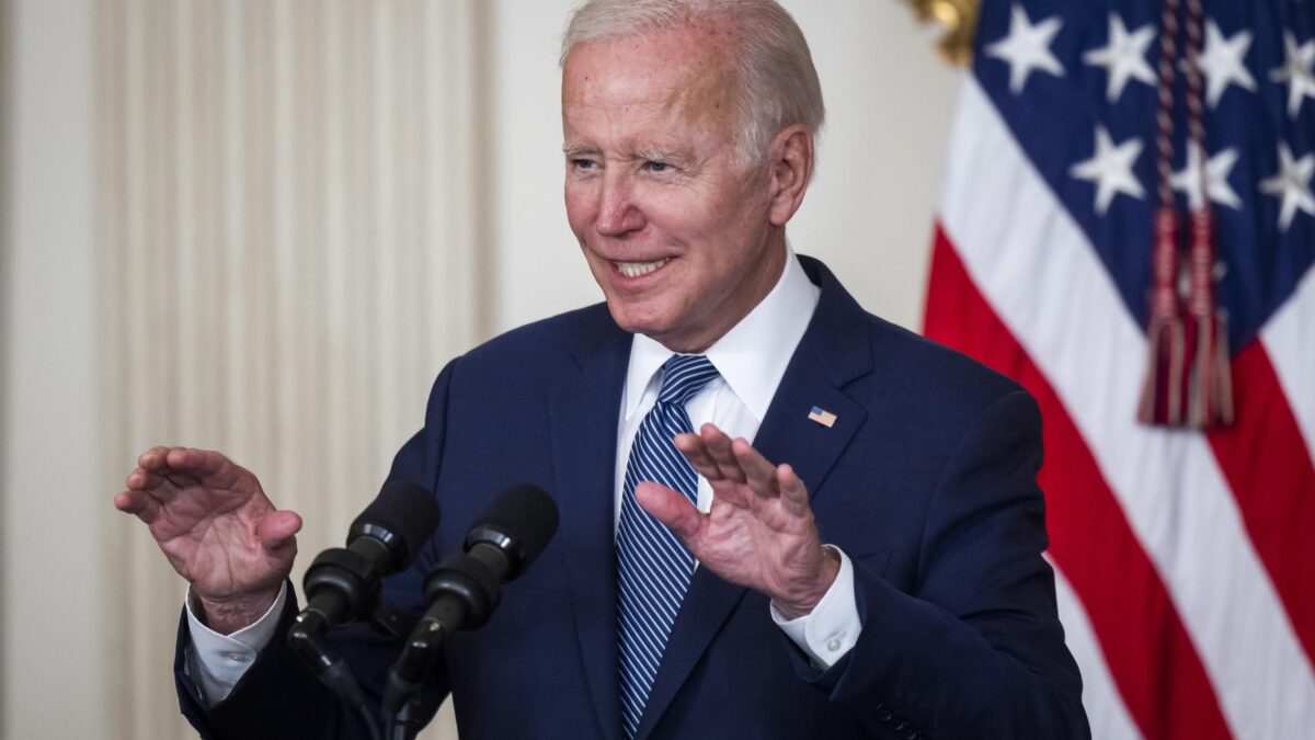 Biden incassa il record di clandestini. Ma le città a guida dem non li vogliono