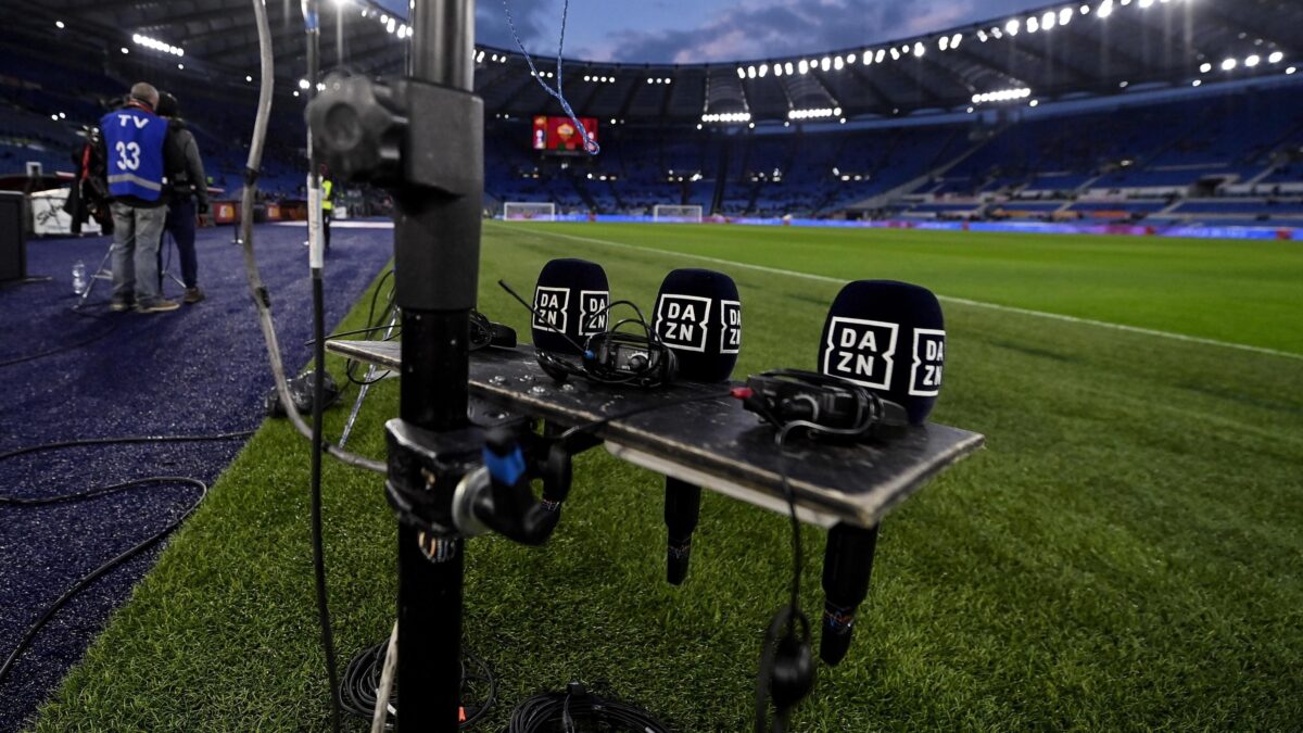 Diritti tv, nuovo accordo Tim-Dazn: la Serie A presto anche su Sky Q