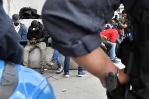 Si erano scordati di espellere lo stupratore