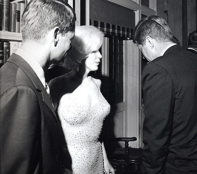 Trappola per Bob Kennedy dietro l’eterno mistero sul «suicidio» di Marilyn