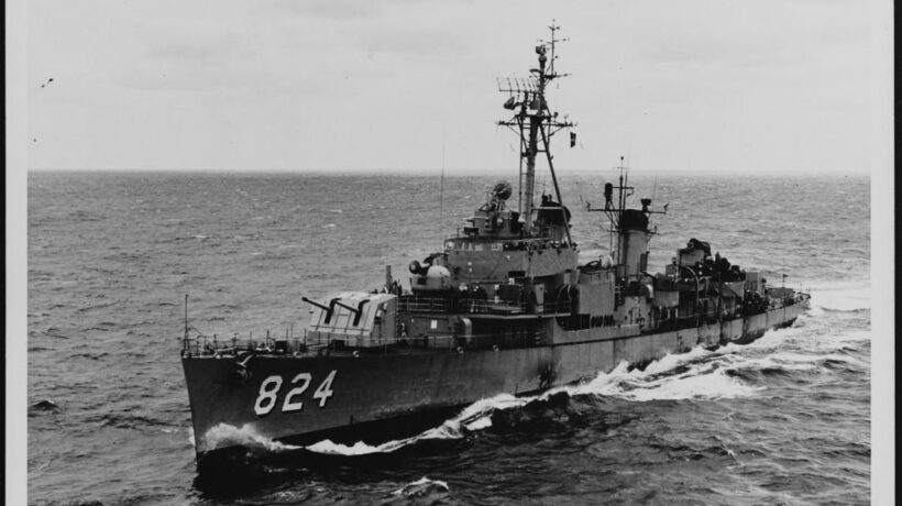 La USS Basilone in navigazione negli anni cinquanta (Us Navy)
