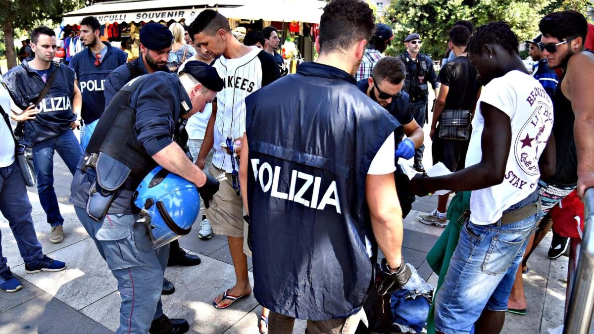 Scippo di orologi, con i migranti ci si fa male