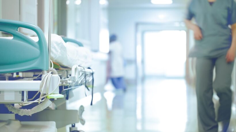 Sanità pubblica distrutta dai governi. «Problemi? I tagli, non la pandemia»