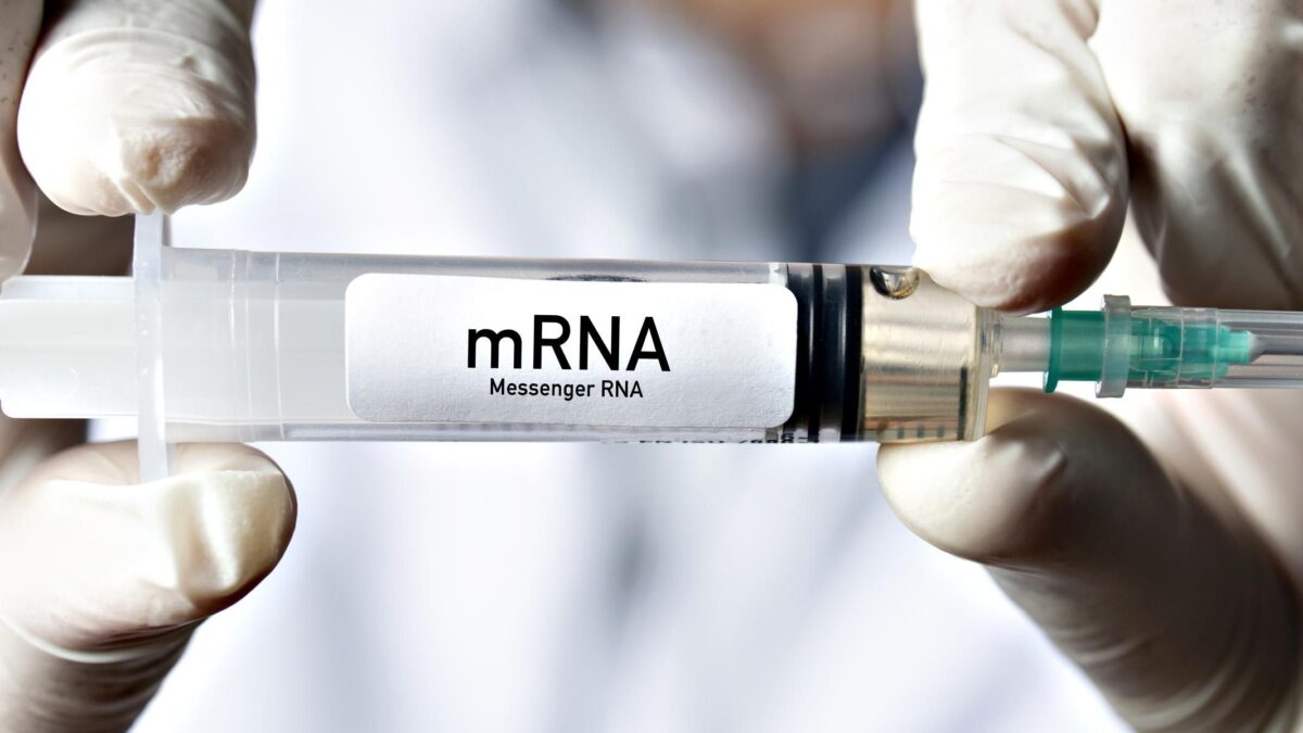 «Stop alle iniezioni con i farmaci a mRna»
