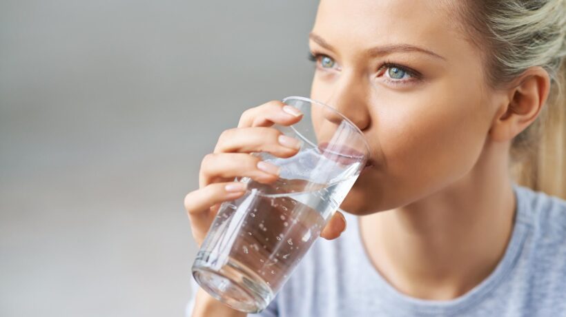 Il 50% degli italiani non beve abbastanza acqua