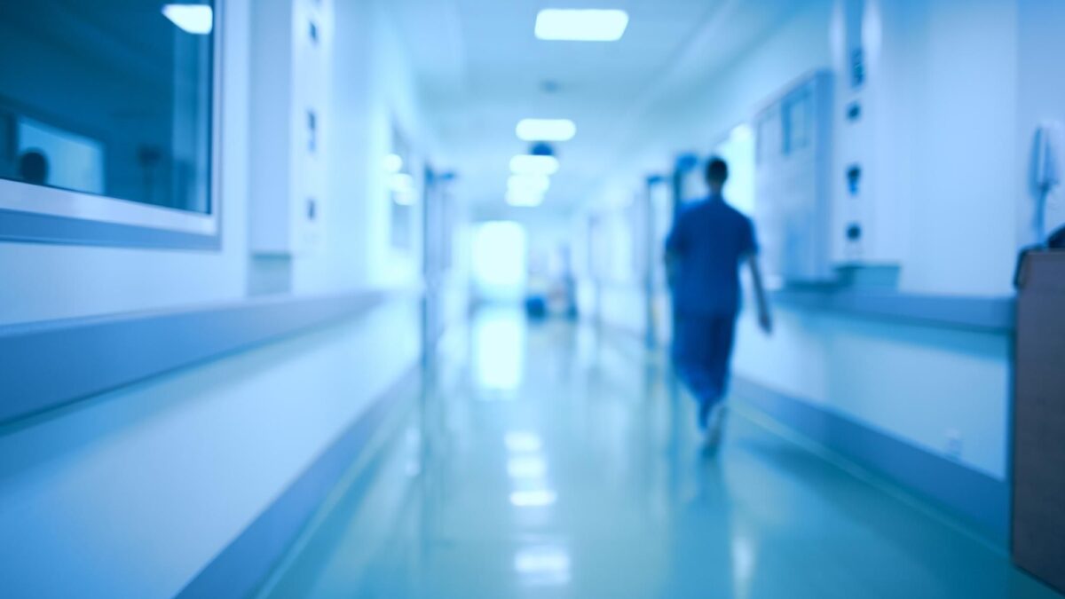Prof no vax in classe, adesso liberate i medici