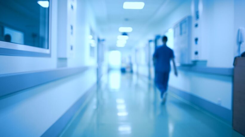 Prof no vax in classe, adesso liberate i medici