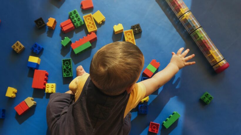 L’obbligo di nido non serve ai bambini ma a un progetto di Stato totalitario