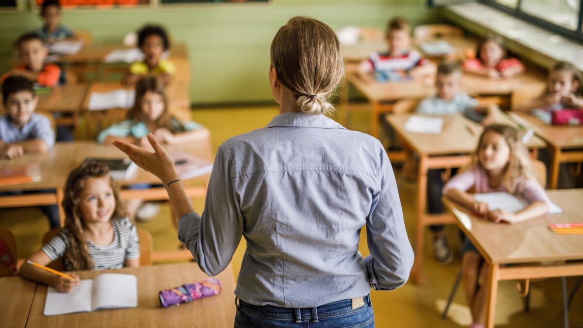 È iniziato l’addio di Speranza: bimbi a scuola senza bavaglio