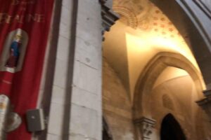 Le pillole di galateo di Petra e Carlo: i luoghi di culto