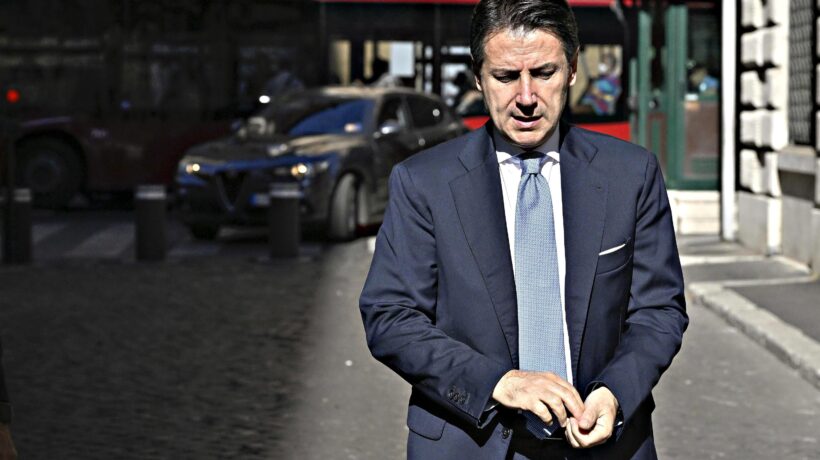 Conte mette al sicuro i suoi Magnifici 15 e spaccia 50.000 sì per un successo