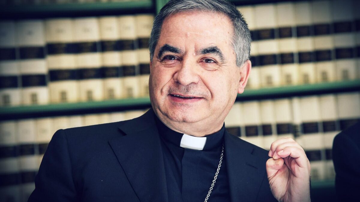 Il mistero del perdono papale per Becciu