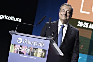 Draghi si fa il monumento: «Tutto benissimo». Come abbiamo potuto non accorgercene?
