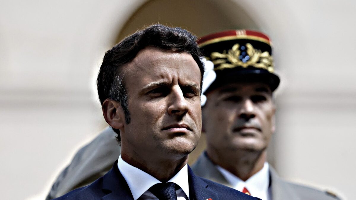 Meno ius soli, più educazione militare. Macron rimette in riga le ex colonie