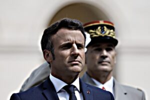 Meno ius soli, più educazione militare. Macron rimette in riga le ex colonie