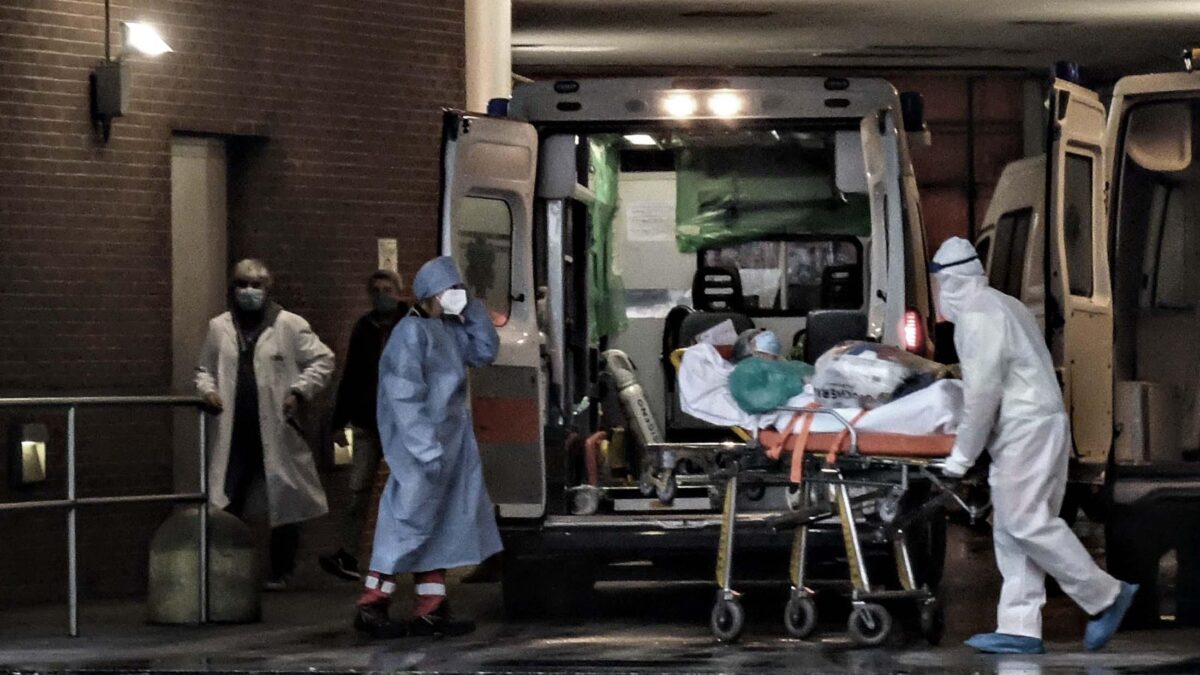 «Abbiamo visto i nostri cari morire soli e senza cure»