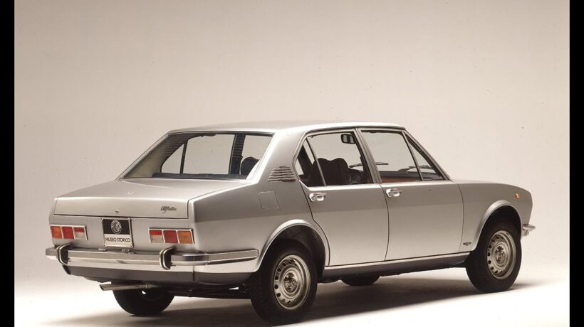 Vista tre quarti posteriore 1.8 prima serie (Archivio Alfa Romeo)
