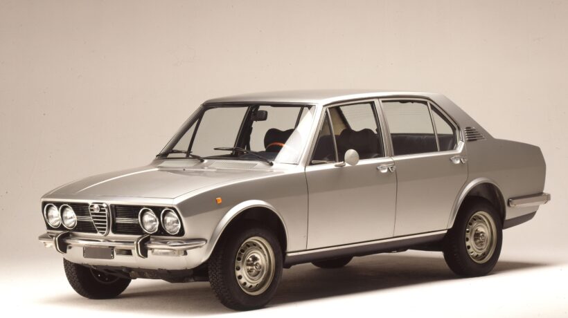Vista tre quarti frontale 1.8 prima serie (Archivio Alfa Romeo)