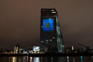 La zona grigia Bce: 1.300 miliardi con cui Francoforte può fare politica