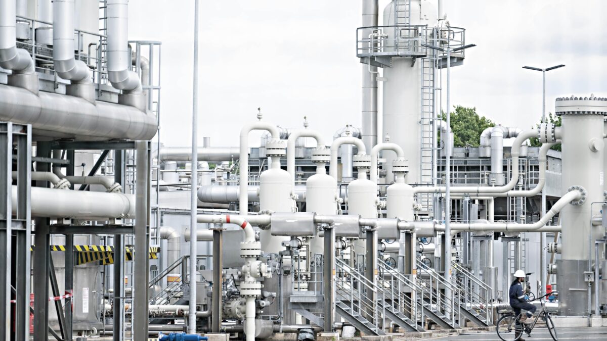 L’Europa chiacchiera sul tetto al gas. Intanto Putin chiude il rubinetto