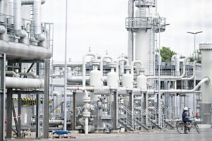 L’Europa chiacchiera sul tetto al gas. Intanto Putin chiude il rubinetto