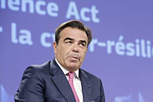 Altro europizzino: «È meglio stare con noi…»