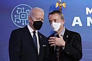 Ma quale America allarmata dal voto. Intel produrrà i microchip a Verona