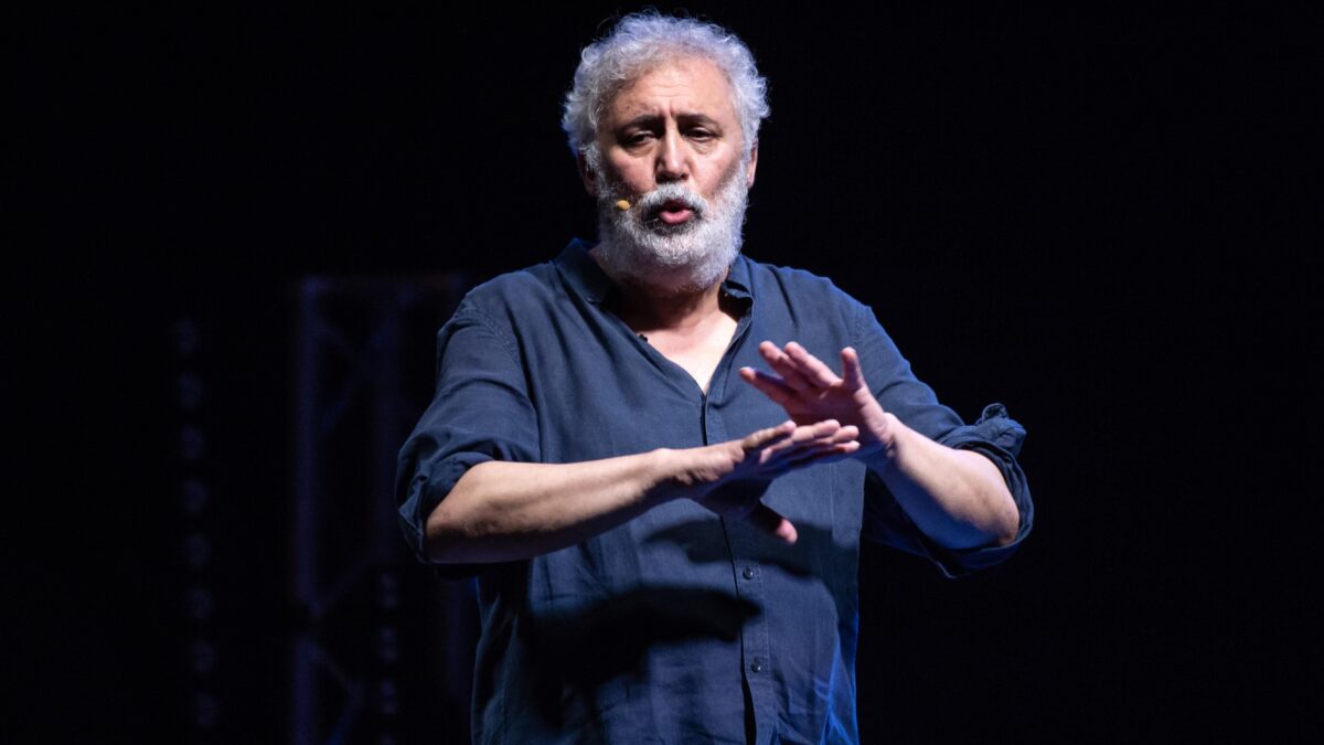 Lo scrittore Piccolo piccolo ci augura buio e gelo